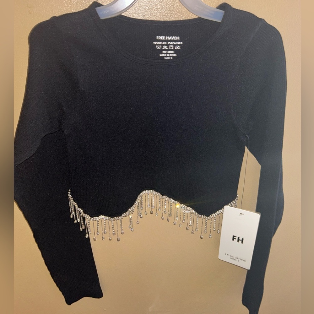 Black diamond crop top